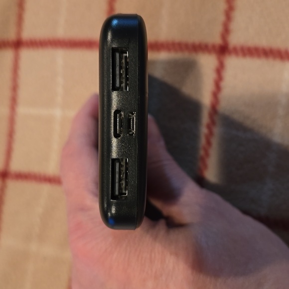 IEssentials portable charger 10000mAh 5x extra battery usb-c fast charge - Picture 4 of 5